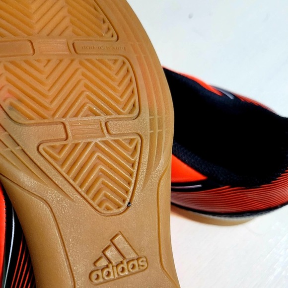 Adidas indoor soccer shoes size 5.5 - Picture 4 of 4